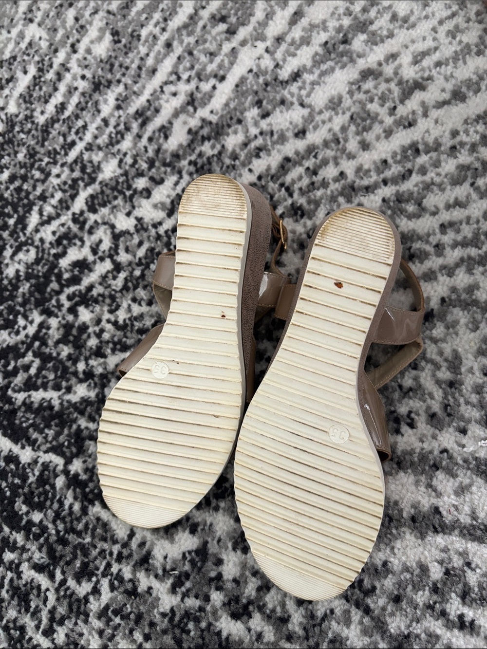 Varese Women's Taupe Suede Wedge Sandals with Stud Detail, Sz 5 - Picture 3 of 4